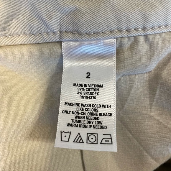 Aeropostale Tan 9” Bermuda Shorts Size 2 - Picture 5 of 5